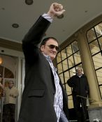  - Quentin Tarantino saluda a los fans a la salida del Hotel Mar�a Cristina