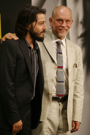 Diego Luna, John Malkovich.