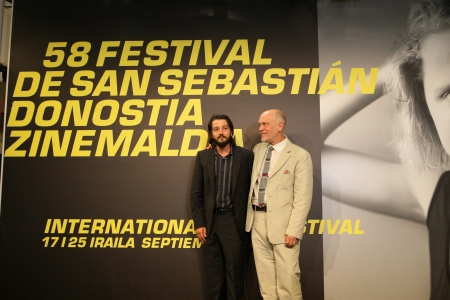 Diego Luna, John Malkovich.