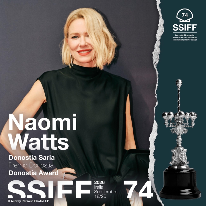 Naomi Watts recoge el Premio Donostia de manos de J.A. Bayona y lo dedica a David Lynch